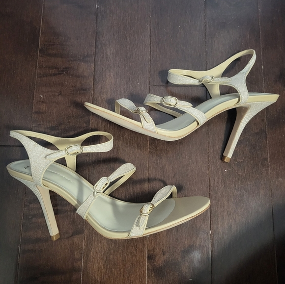 Cream colored heels (10) - Picture 1 of 6
